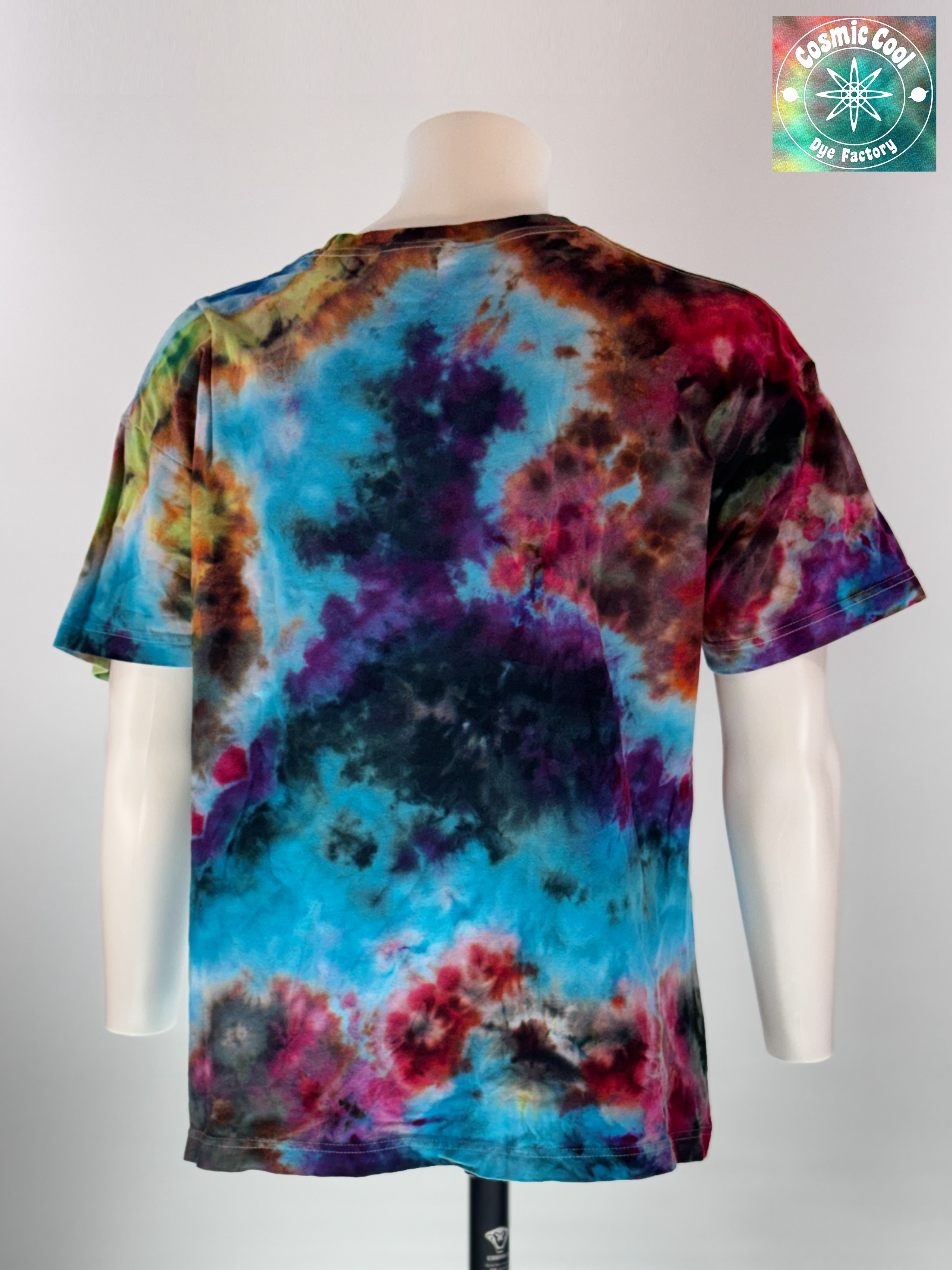 Back view of our Artisan Utility pocket Tee. "Hidden Supernova" explores the moment of a star's rebirth. The design features a swirling vortex of celestial blues, soft pinks, and deep magentas that radiate out from the pocket. Using a specialized ice-crystallization technique, the pigments separate to create intricate, wispy "nebula clouds" across the torso.