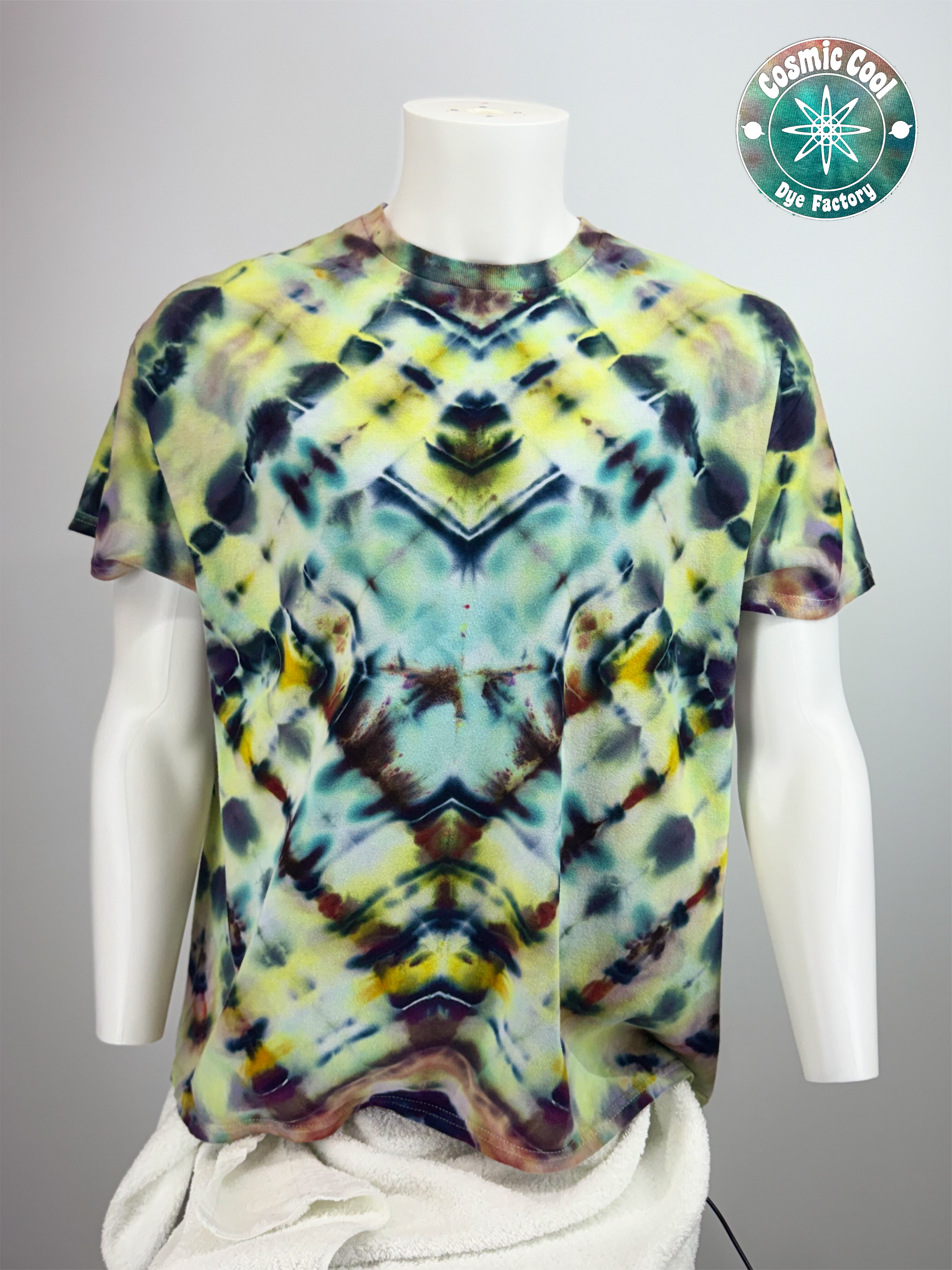 Short Sleeve Cosmic Ice Dye Tee Shirt 100% Cotton (Size XL)
