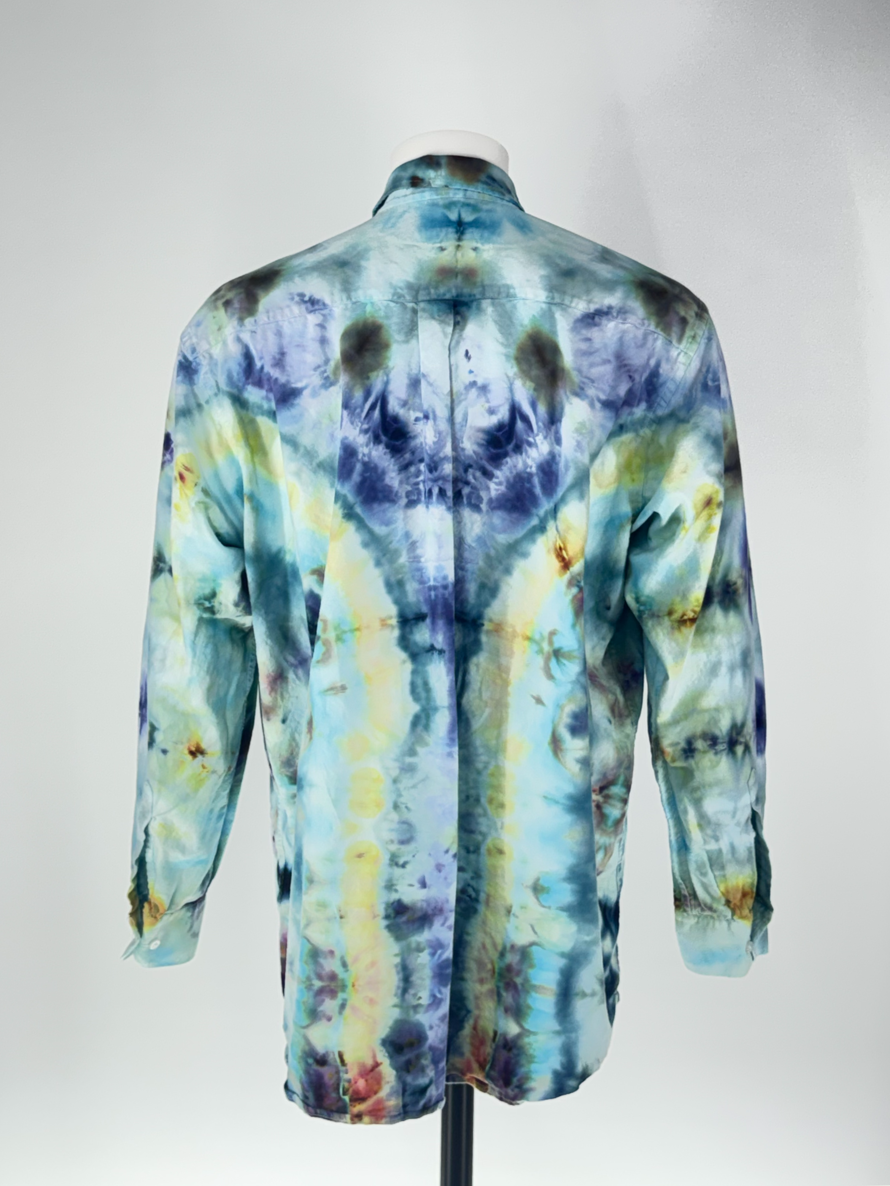 The Wake of the Proxima Centauri: 2XL Cosmic Ice-Dyed Oxford